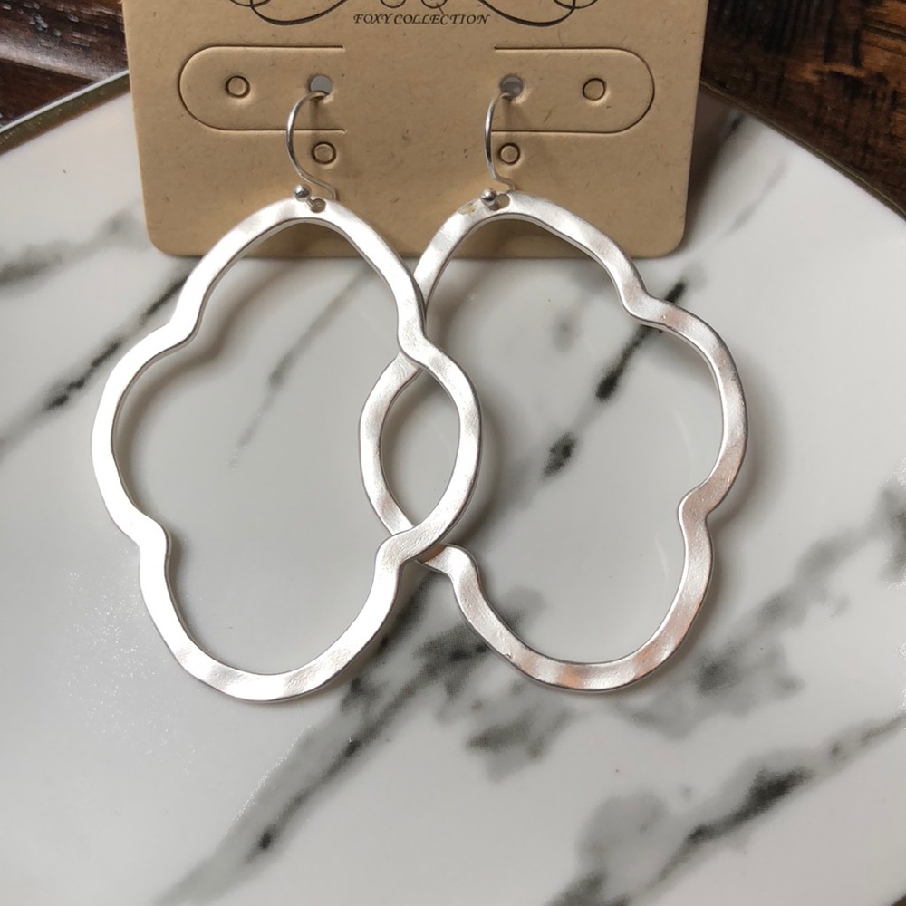 Boutique earrings - hammered silver tone metal - Picture 2 of 3